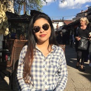 Meet your Posher, Laura